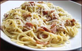 Scolare la pasta e unirla al condimento, amalgamando bene. Uova Pasta Con Panna