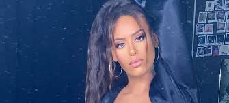 Amel bent ma philosophie (un jour d'ete 2004). Amel Bent Ne Realise Toujours Pas Qu Elle S Est Deguisee En Homme Mce Tv