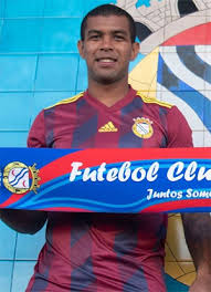 João afonso, jogador do gil vicente, recebeu assistência no relvado do estádio do bessa depois de cair inanimado, na sequência de um choque com outro jogador, já no período de descontos. Jogador Do Alverca Cai Inanimado Durante Jogo Com O Uniao De Almeirim