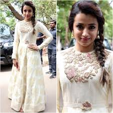 Here Are 5 Chic Hairstyles To Try With Floor Length Dress Keep Me Stylish Hairstyles For Gowns Dress Hairstyles Floor Length Dresses