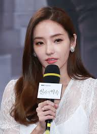 위에서 본 오프숄더 제니 (0) 2021.03.03: í•œì±„ì˜ ì„±í˜•ì „ ê·¼í™© ë‚˜ì´