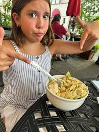 Dining experience at Mama Nina's in Bethlehem