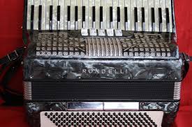 Accordeons Occasion Dans Les Bouches Du Rhone 13 Annonces Achat Et Vente De Accordeons Paruvendu Mondebarras