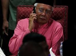 Datuk seri najib tun razak perlu meneruskan tugasnya sebagai perdana menteri kerana beliau dipilih menerusi sistem tambah abdul hadi, desakan najib untuk meletakkan jawatan itu merupakan senario yang berlaku semasa kepimpinan perdana menteri terdahulu. Terkini Najib Razak Umum Letak Jawatan Presiden Umno