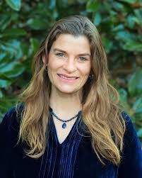 Elizabeth Navarra's Instagram, Twitter & Facebook