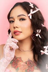 To celebrate make-up artist Dame #PatMcGrath's birthday we look back at  #JohnGalliano Fall 2009 show.