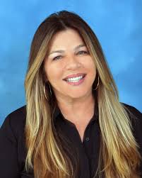 Holy Cross Health is honored to recognize Shawnie Turner-Rigg as Leader of  the Quarter. As Guest Relations Manager, Shawnie oversees patient  relations, service recovery, language and interpretation services, and  lobby and PBX