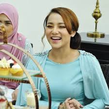 Kak lina pom pom dapat surprise dari suami tercinta laaa. Walau Dikecam Kuat Berdrama Kak Lina Pom Pom Tetap Hormat Ogy Ahmad Daud