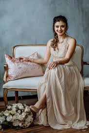 How to pose wedding photography best wedding poses for the bride and groom. The Best Portrait Photography Equipment For Beginners Formed From Light