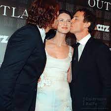 Portal Caitriona Balfe Fa Site On Instagram Sam Heughan Caitriona Balfe E Tobias Menzies Na Exibicao De Outlan Sam Heughan Caitriona Balfe Outlander Fan