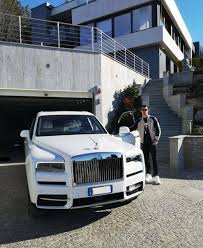 According to car website, carbuzz, a 2021 rolls royce cullinan goes about $382,000 (n183m). Pin On Top Celebrities