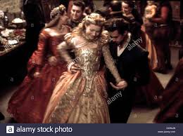 When a lovely noblewoman auditions for a role, they fall into forbidden love — and his play finds a new life (and title). Shakespeare In Love Shakespeare In Love Viola De Lesseps Gwyneth Paltrow Will Shakespeare Joseph Fiennes Lokale Stockfotografie Alamy