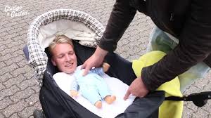 Sarah lombardi, 22, liebt es, ihre fans auf facebook mit immer neuen schnappschüssen von sich und ihrem alltag mit ehemann pietro, 23. Dreist Aber Lustig Hier Schummeln Sich Hollander Als Baby In Den Movie Park Derwesten De