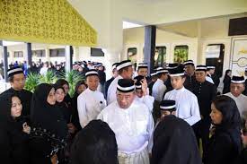 None are exempted from the. Thousands Turn Up To Pay Last Respects To Late Sultan Ahmad Shah Nation Malayjournal