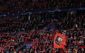 Krasnodar have been blasted after just four players took a knee in support of the black lives matter movement before their champions league clash against chelsea. Champions League A Rennes 5mila Tifosi Ammassati In Curva Senza Distanze Foto Sky Tg24