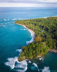 pointe de Punta Uva vue du ciel, plage, barrière de corail