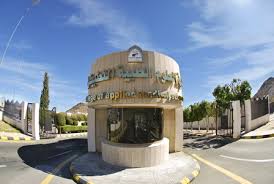 تفقّد رئيس جامعة الطائف، الدكتور يوسف عسيري، اليوم الثلاثاء مركز اللقاح بجامعة الطائف، وشهد سير أعمال المركز، وآلية العمل فيه من استقبال المراجعين حتى خروجهم من المركز، كما اطلع على. Ø¬Ø§Ù…Ø¹Ø© Ø§Ù„Ø·Ø§Ø¦Ù Ù…ÙƒØªØ¨Ø© Ø§Ù„ØµÙˆØ±
