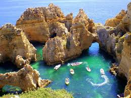 Dnes se spolu s námi podíváte do lagosu, který si díky surfařům zachovává pohodovou atmosféru. Ponta Da Piedade Lagos Portugal Places In Portugal Lagos Portugal Places To Travel