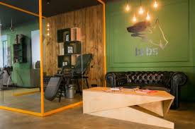 La Creme De La Creme Du Tatouage Antoine Peltier Salon De Barbier Interieurs Commerciaux Interieur Boutique