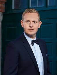 He is an actor and writer, known for räkfrossa (2000), grotesco (2007) and extra! Mans Moller Wikipedia