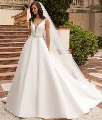 New hollywood glamour collection2021 cruise collection 93articoli. Abiti Da Sposa Pronovias 2021 Collezione Foto Prezzi Beautydea Abito Da Sposa A Trapezio Abito Da Sposa Classico Abiti Da Sposa