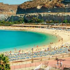 Je vindt er niet zijn niet alleen lavalandschappen, maar ook bergen, bossen, akkers, kliffen en mooie witte zandstranden. Lage Appartements Monteparaiso Puerto Rico Gran Canaria