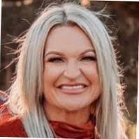 Amanda Gwin's Instagram, Twitter & Facebook