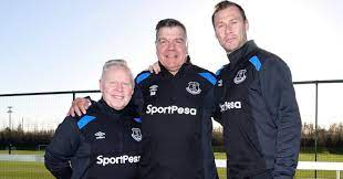 On the other hand, sammy lee drinks his own piss, from a cup with a liverpool badge on it. Liverpool Legend Discusses Decision To Join Everton Football365