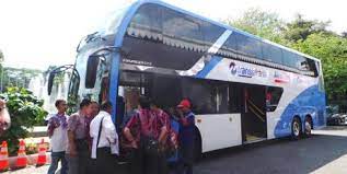 Mimpi naik kelangit, bersirat akan mendapatkan kedudukan. 10 Arti Mimpi Naik Bus Besar Pariwisata Ngebut Dengan Pacar Keluarga
