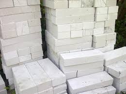 Batu bata adalah salah satu bahan material wajib jika anda sedang ingin membangun rumah atau bangunan lainnya. Daftar Harga Batu Bata Merah Dan Putih Terbaru 2021