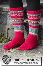 Knitting pattern collection of 16 christmas stockings charts fair isle with detailed instruction for personalized santa sock pdf only learn to knit a personalized christmas stocking with fair isle patterns! Mistle Toes Christmas Fair Isle Socks Free Knitting Pattern Knitting Bee