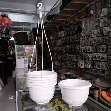 Untuk varietas vinca jenis inilah yang paling unik, sebab pada kuntum bunganya terdapat 2 variasi yang berbeda, yakni merah muda dan merah tua. Jual Pot Plastik Tanaman Bunga Gantung Tatakan Putih Sa Gt 20 Bibitbunga Com