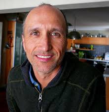 The Hidden Europe: What Eastern Europeans Can Teach Us (WanderLearn Series  Book 2) (English Edition) eBook : Tapon, Francis: Amazon.it: Kindle Store