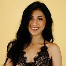 Donna Vargas's Instagram, Twitter & Facebook