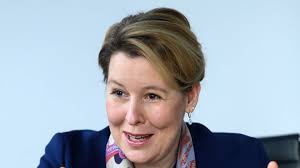 Die #familienministerin verspricht #ganztagsbetreuung, ohne den fachkräftebedarf zu kennen. Familienministerin Giffey Auf Jeden Fall In Die Landespolitik Swr Aktuell