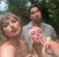 More Pictures of Travis and Taylor at his cousin's wedding! :  r/taylorandtravis