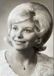 Holly Toth's Instagram, Twitter & Facebook