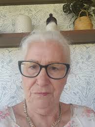 Aging Gracefully with Beauty and Confidence