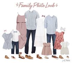 то что мы видим то что смотрит на нас What To Wear For Family Pictures 4 Coordinating Looks Family Photos What To Wear Family Picture Outfits Family Photoshoot Outfits