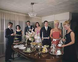 Dinner parties aren't just about the food. 40 Stunning Photos Of Entertaining At Home In The 50s And 60s