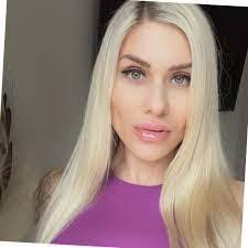 Anna Gabbard's Instagram, Twitter & Facebook