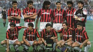 Em 2014 a velha senhora (juventus). Ha 25 Anos O Milan Conquistava Uma Facanha O Ultimo Bicampeao Da Champions Ac Milan Milan Futebol