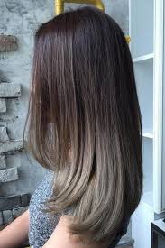 Model rambut potongan layer samping dengan poni miring di bagian samping wajah. Hairstyles With Layers Rambut Bob Panjang Potongan Rambut Bob Panjang Potongan Rambut Panjang