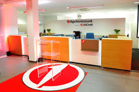 Bank bank, kredit, sparkasse, finanzinstitut, geld abheben, geldautomat, währung wechseln, girokonto, tagesgeld, geschäftskonto, festgeld, kreditkarte, visa, mastercard, geld auszahlen, bargeld, überweisungen, dauerauftrag, scheck, vermögen, geldanlage, zinsen, bankdepot. Unicredit Bank Ag Flagshipstore Eroffnungen 2014 2015 Luevent