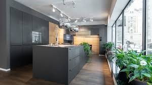 Abverkaufsküchen sind die ideale möglichkeit, sich unschlagbar günstig einzurichten und den traum einer hochmodernen küche zu erfüllen, die höchsten qualitätsstandards gerecht wird. Designkuchen Wien Im Abverkauf Steffl Das Kuchenzentrum