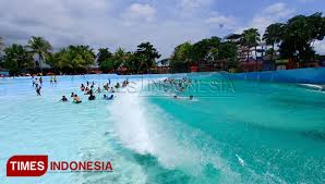 The Sophisticated Artificial Tsunami Wave At Hawai Waterpark Malang Given 5 Stars By Iguides Times Singapore