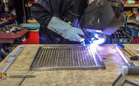 Wenn die grillsaison wieder beginnt, dann sind viele am überlegen sich einen neunen edelstahlgrill zu kaufen. Manner Grill Selber Bauen Einfache Bauanleitung Rhonkanal Schafe Videos Online