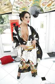Asian minx Asa Akira taking off her kimono and exposing her inviting cunt -  Pichunter