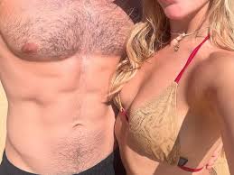 Hot Hollywood Couple Guess Who!