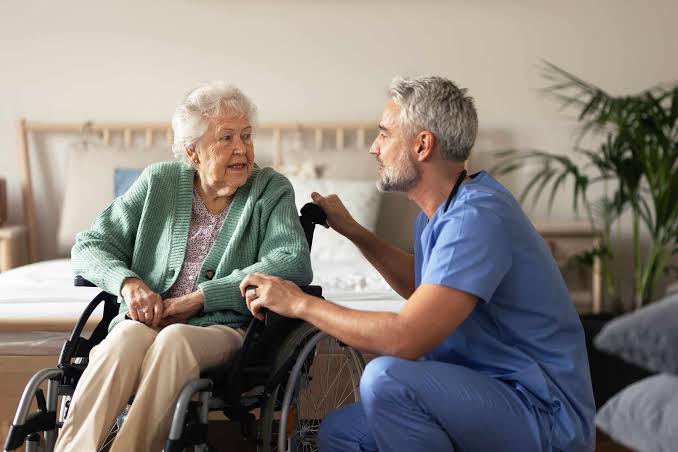 Assisted Living vs Nursing Homes in Rhode Island | Briarcliffe